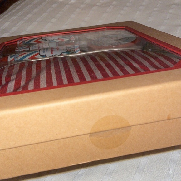 NWT Cranberry bath gift set - Picture 3 of 4